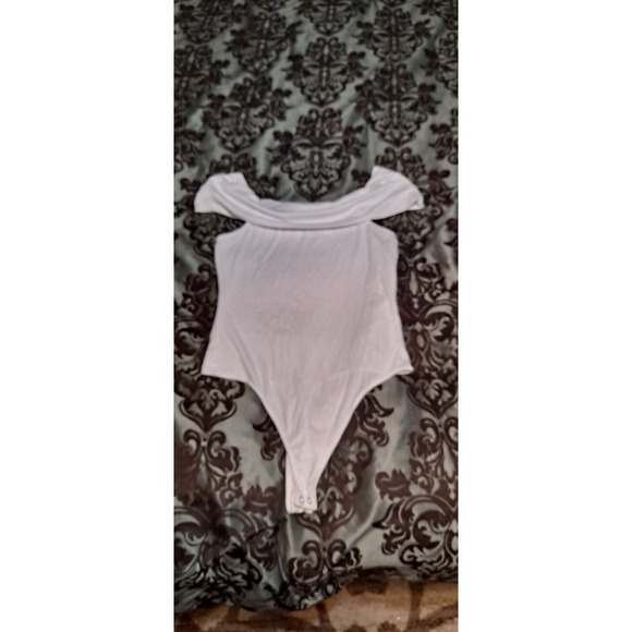 No Boundaries Tops - White Off Shoulder Bodysuit By No Boundaries Size Medium- AM4